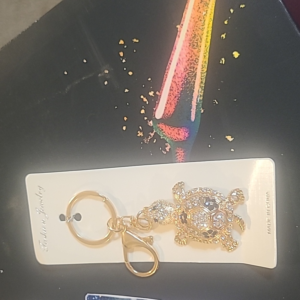 Gold Turtle Keychain - Picture 5 of 5